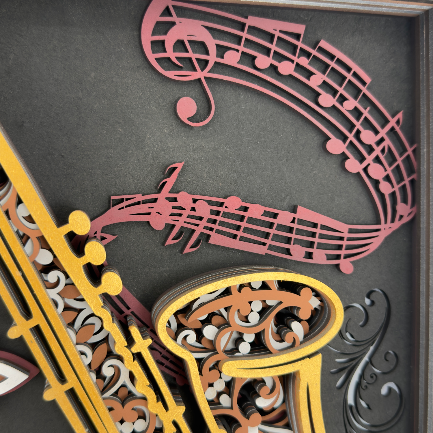 🎷 Saxophon 3D Wandbild | Multilayer Laser Cut | Musik Deko | Musikinstrument Wanddeko | Geschenk für Musiker | 30x30 cm – Bild 3