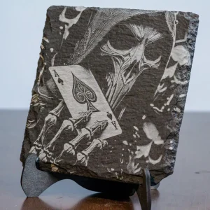 Schiefer Untersetzer Ace of Spades Gravur – mit Aufsteller